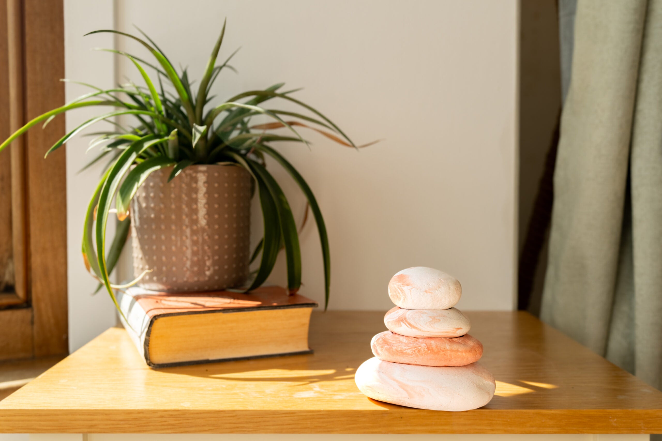 Stacking pebbles air freshener - mango fragrance (orange/white)