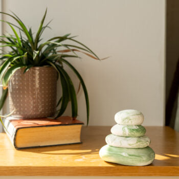 Stacking pebbles air freshener - fresh linen fragrance (green/white)