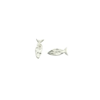 Fish stud earrings in hammered pewter. PE2139